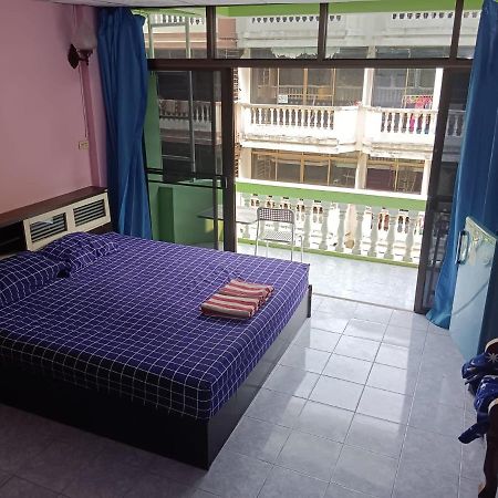 Yuri Guesthouse Jomtien Beach Extérieur photo