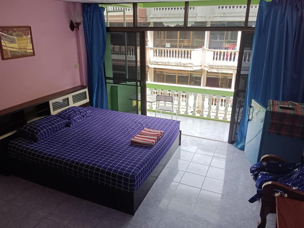 Yuri Guesthouse Jomtien Beach Extérieur photo