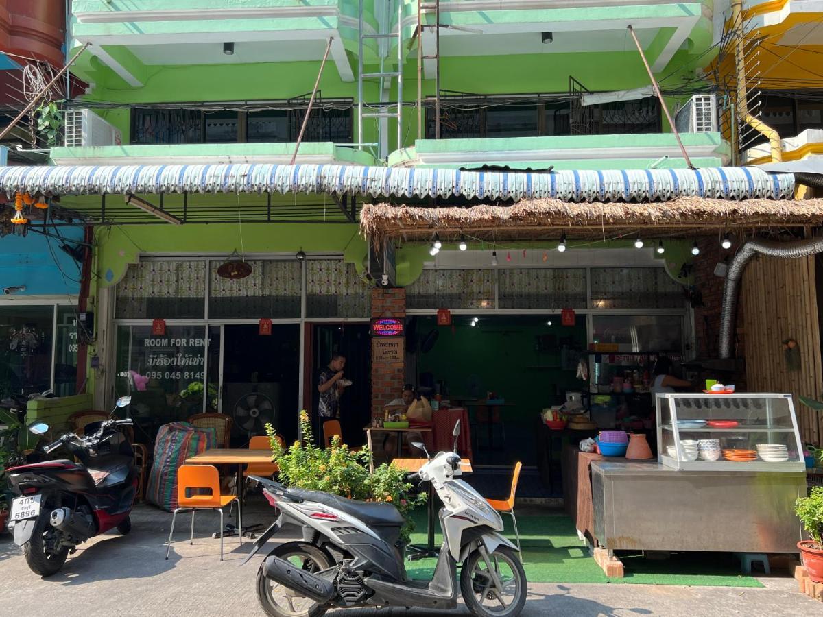 Yuri Guesthouse Jomtien Beach Extérieur photo